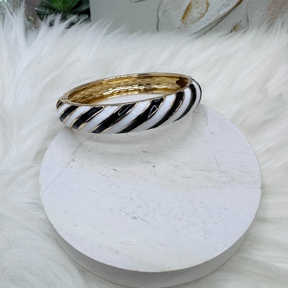 Jewelry - Black & White Stripe Design Thick Enamel Bangle Bracelet